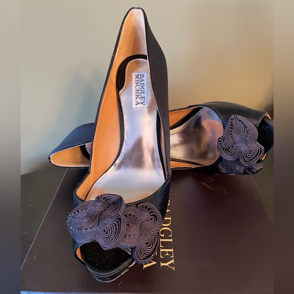 Badgley Mischka black heeled open-toe pumps